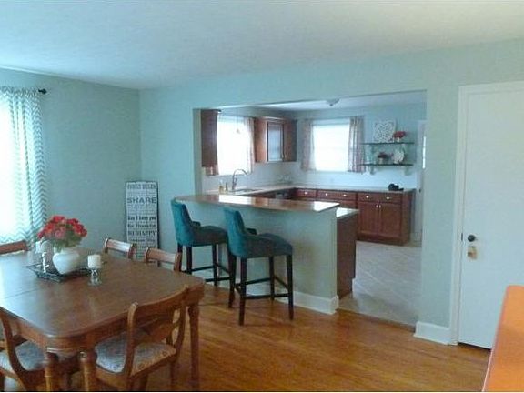 3rd image of 2309 Sanford Dr