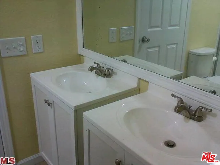 310 N Cherry St — Photo 9