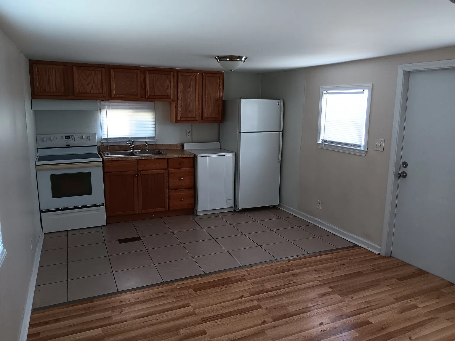 2 bed, $850 — Photo 1