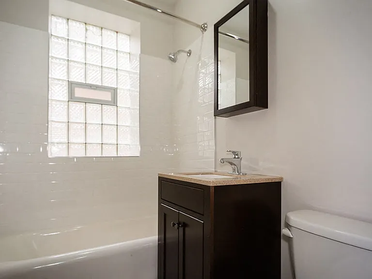 1429 W. Lunt Ave. — Photo 7