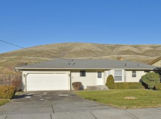 707 1st St, Asotin, WA 99402
