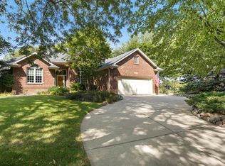 1890 Fox Mead Cir, Montgomery, IL 60538