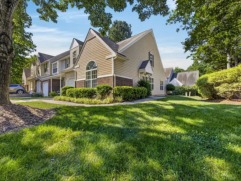 8911 Bryant Field Cir — Photo 1