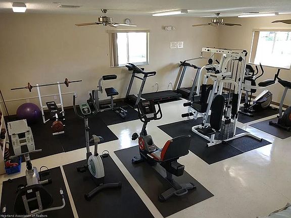 3rd image of 134 Parkview Cir