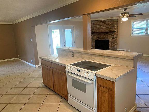 2nd image of 625 Eveningview Ln