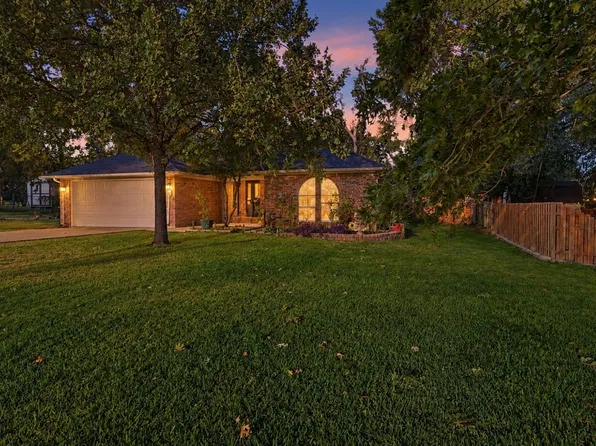 1903 W Spanish Oak Dr, Granbury, TX 76048