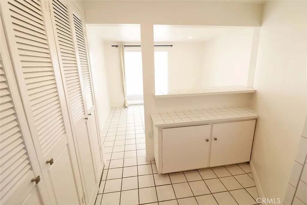 Studio, 200 sqft, $1,700 — Photo 4