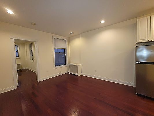 3rd image of 47 8th Ave #X