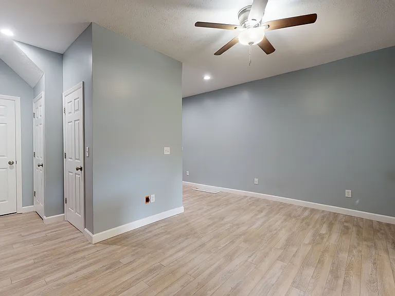 430 Borland St — Photo 8