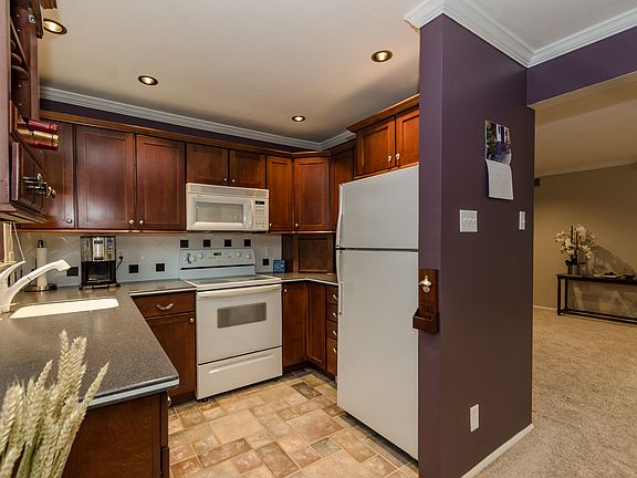 3rd image of 605 Candleberry Ct APT C