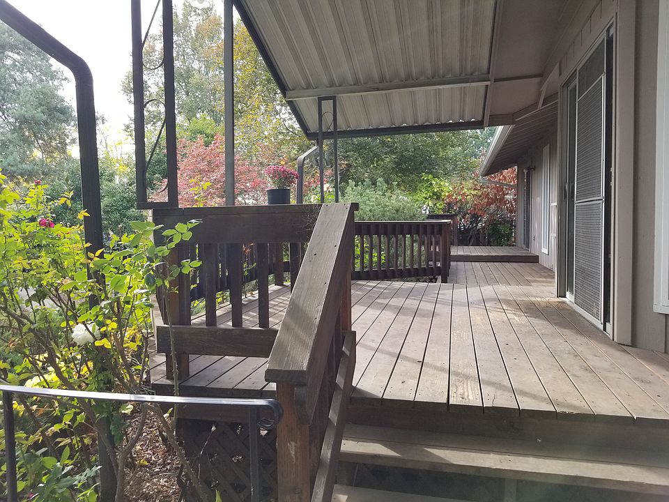 2nd image of 1841 NE D St