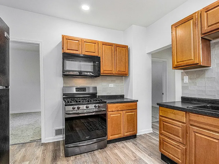 1067 Polk St — Photo 5