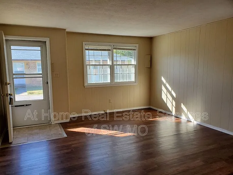 521 E Downing St #A — Photo 2