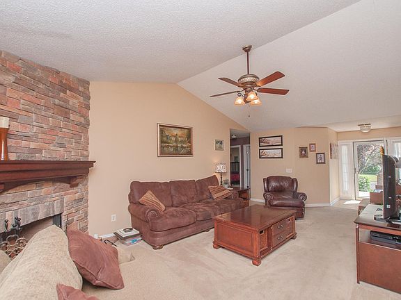 5th image of 1943 Waterford Dr
