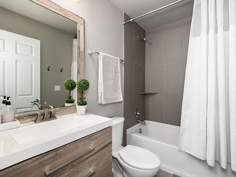 1733 Grove St #4 — Photo 38