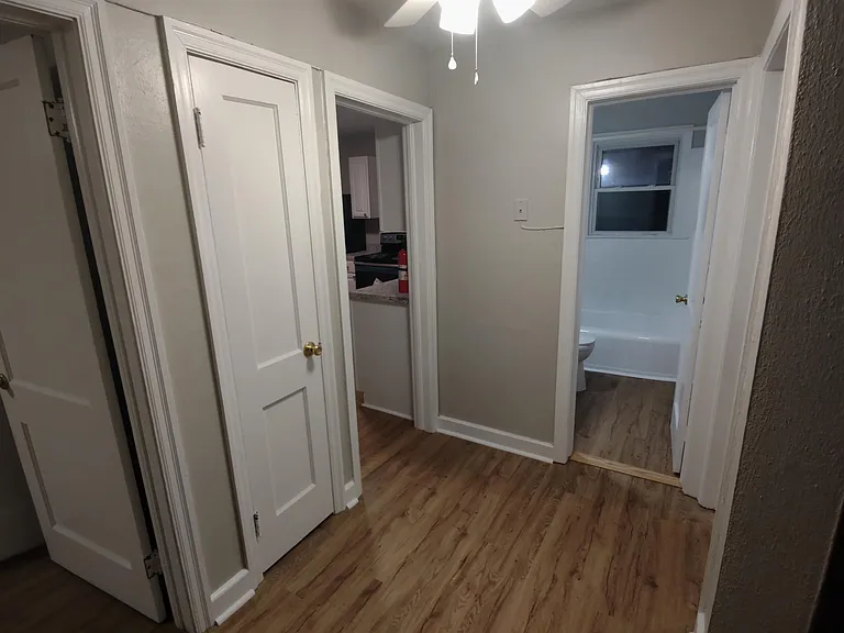 Foyer between living room, kitchen, bedrooms and bathrooms