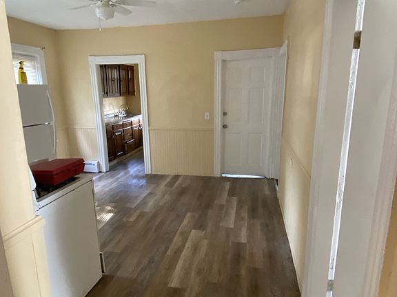 2nd image of 264 Manton Ave #2