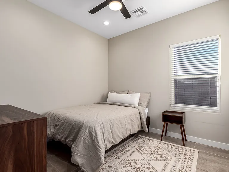 1908 W Lawrence Rd #2 — Photo 14
