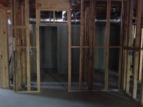 5th image of 305 Willow Leaf Cir