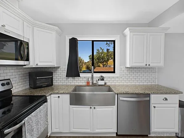 245 Stage Coach Rd, Oceanside, CA 92057