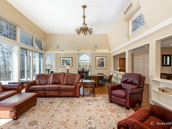 5th image of 635 Dogwood Ave NE