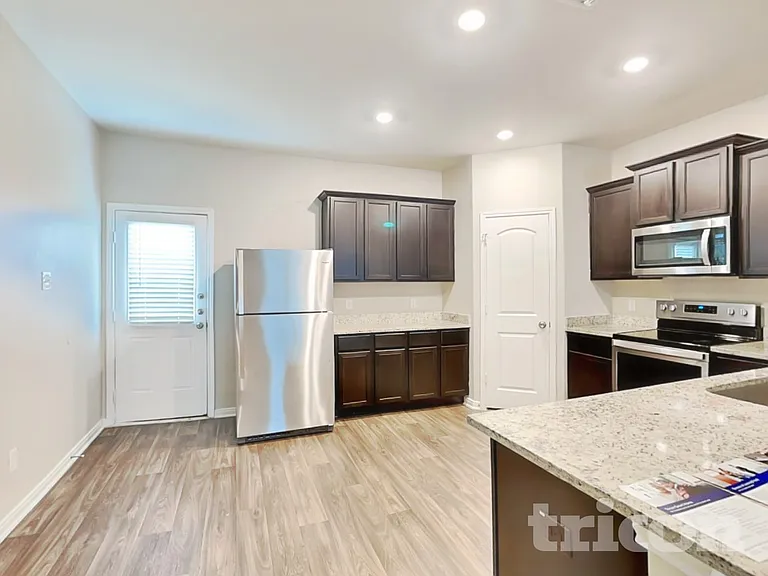 3022 Citron Gdn — Photo 3