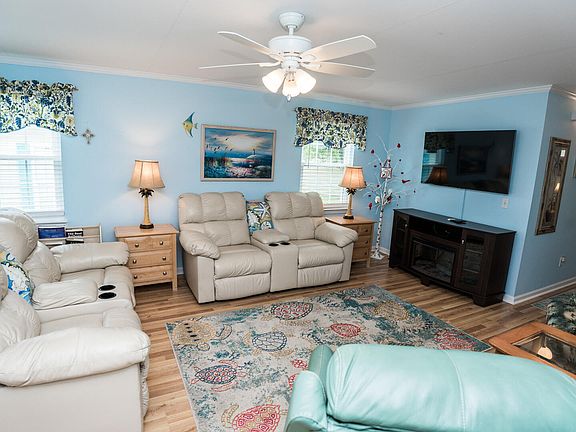 3rd image of 1219 Thomas Dr #147