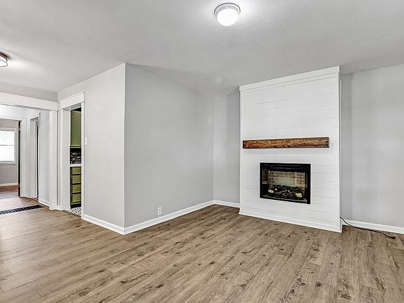 3rd image of 920 S Lee Ave