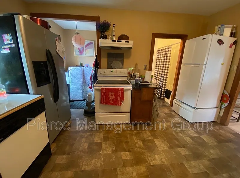4 bed, 2.0 bath, $2,700 — Photo 2