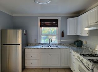 34 Ridgewood Ave, Waterford, CT 06385