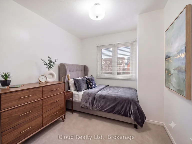110 Glenashton Dr — Photo 10