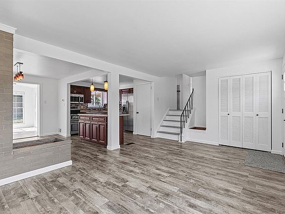 4th image of 303 Pamela Dr