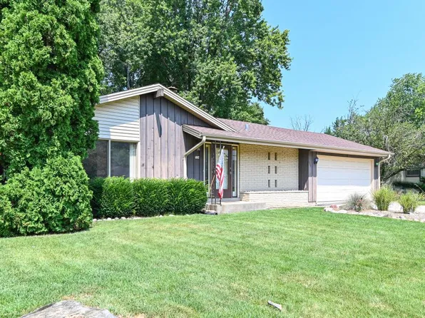 524 E Forest Hill AVENUE, Oak Creek, WI 53154