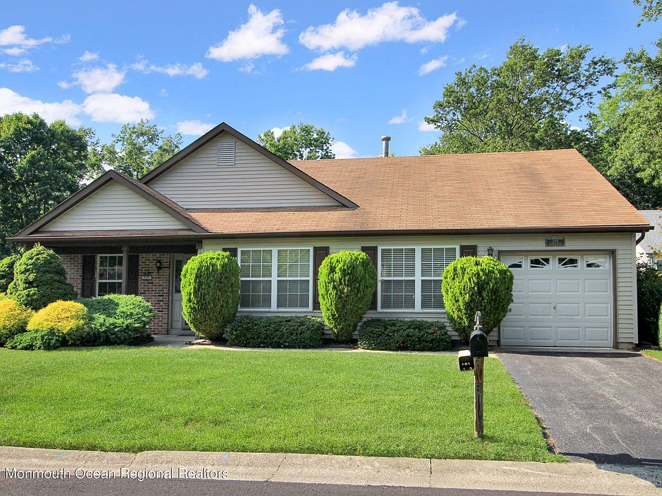 1st image of 305 Gardenia Dr
