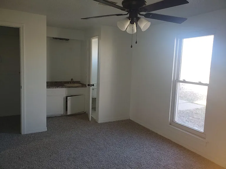 4004 SE 45th Ter — Photo 3