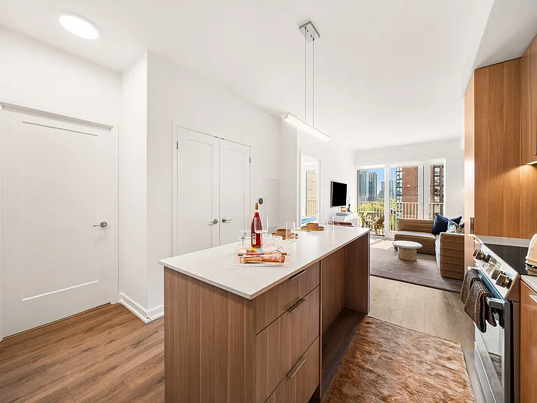 88 Bathurst St — Photo 33