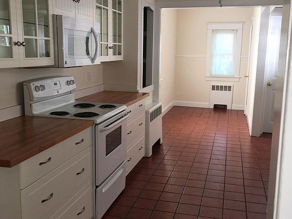 Kitchen with breakfast nook extension