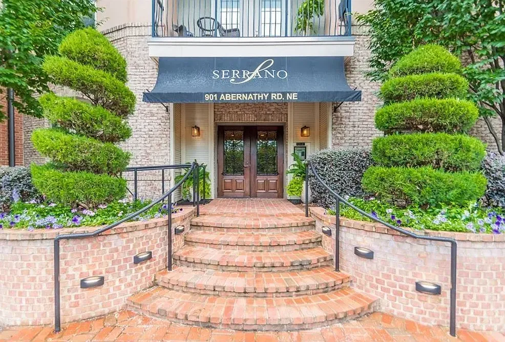 2 bed, 1002 sqft, $2,050 — Photo 3