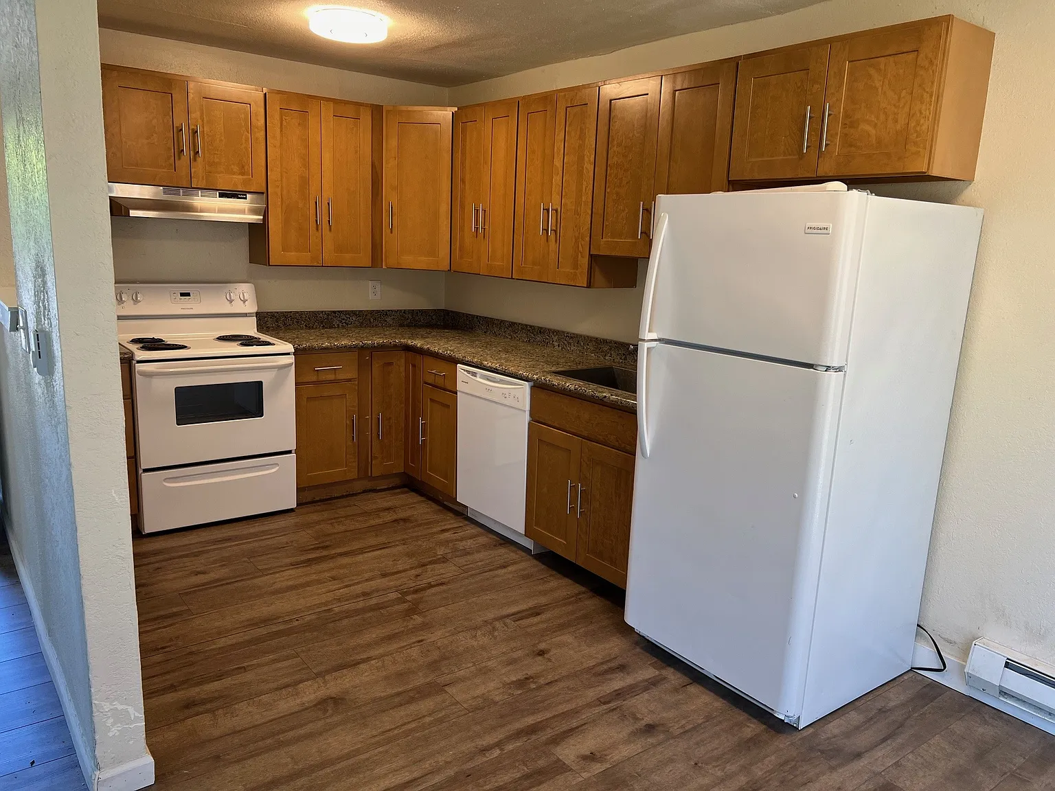 3 bed, 1000 sqft, $1,525 — Photo 3