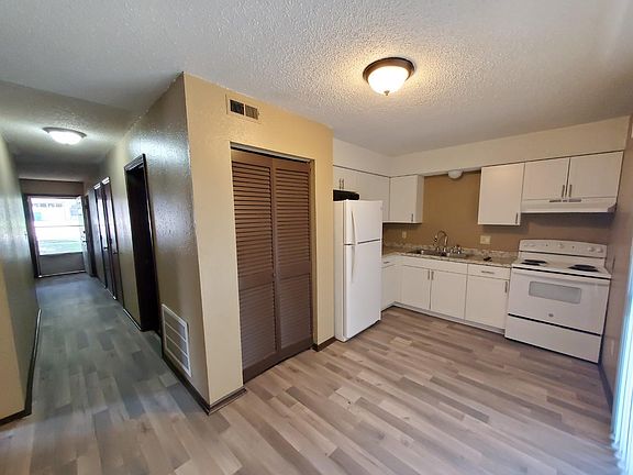 5th image of 715 NE Banner Dr APT A