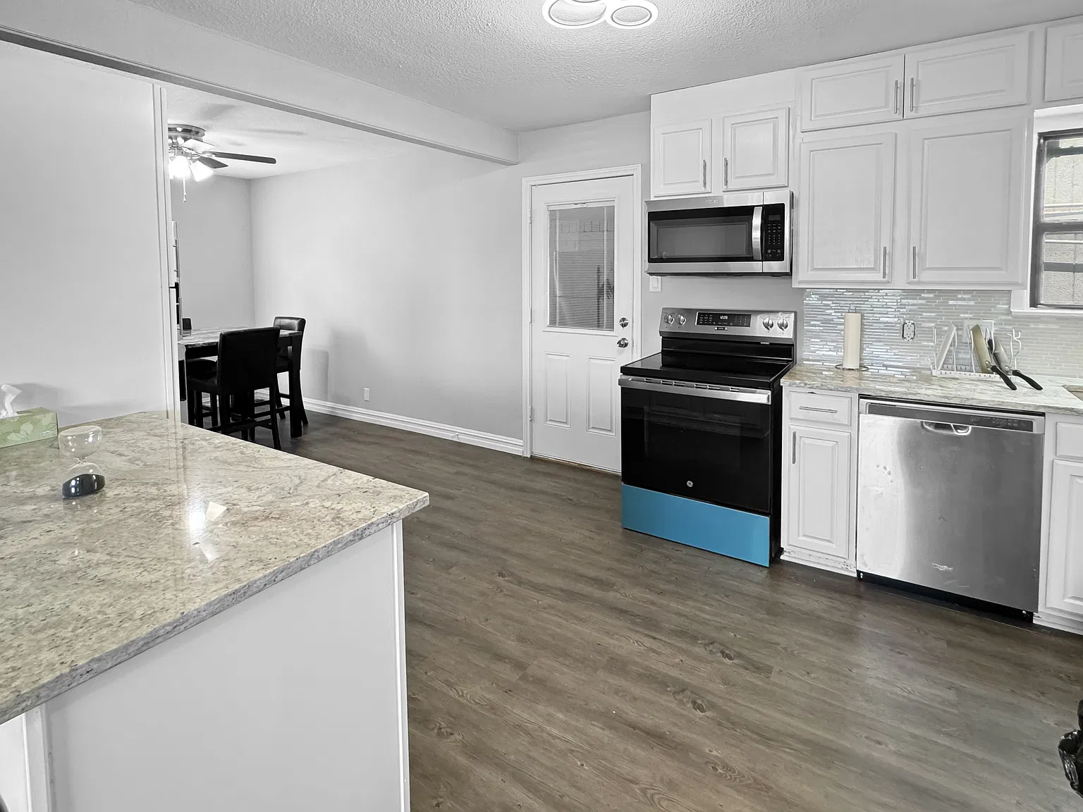 3 bed, 1100 sqft, $2,800 — Photo 3