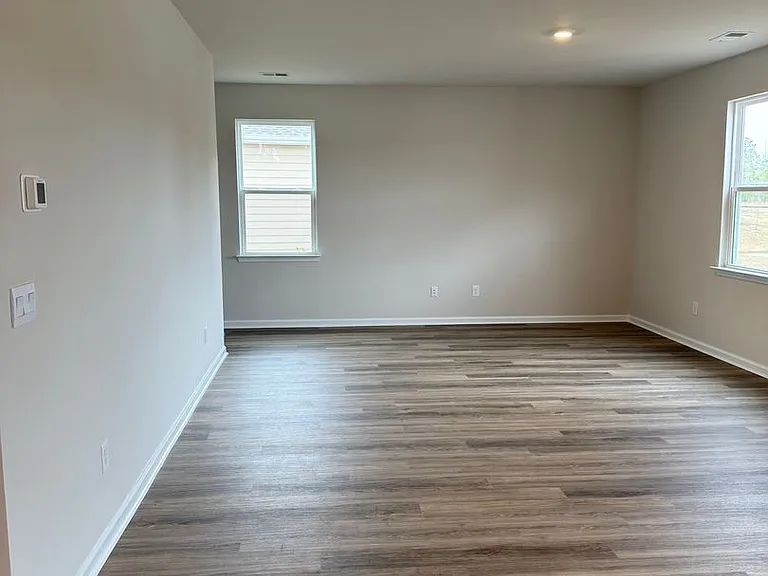 2528 Revolutionary Way — Photo 11