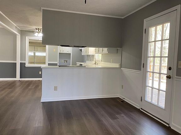 3rd image of 114 Garden Hill Dr
