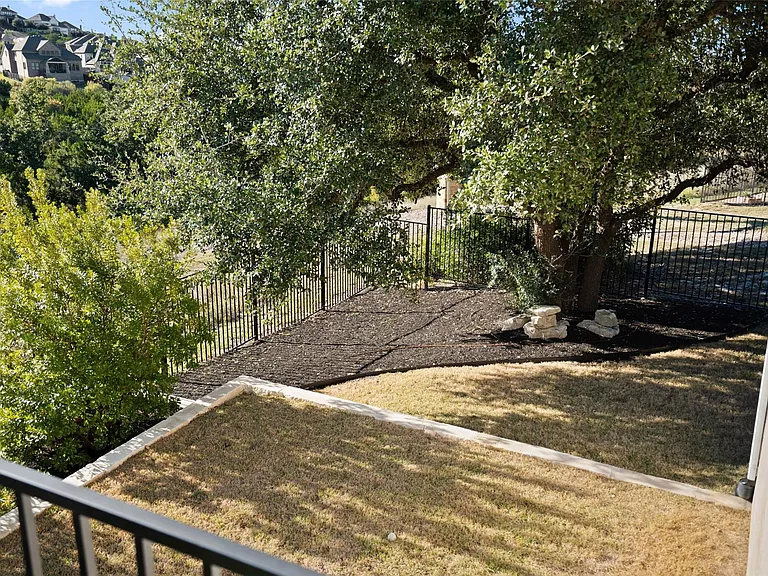 17805 Limestone Spring Ln — Photo 32