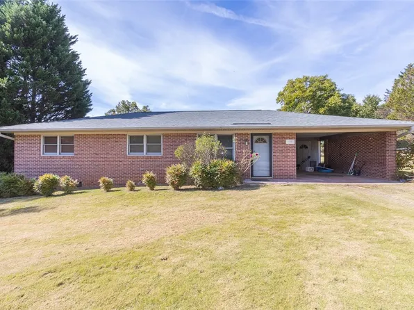 111 Webster St, Starr, SC 29684