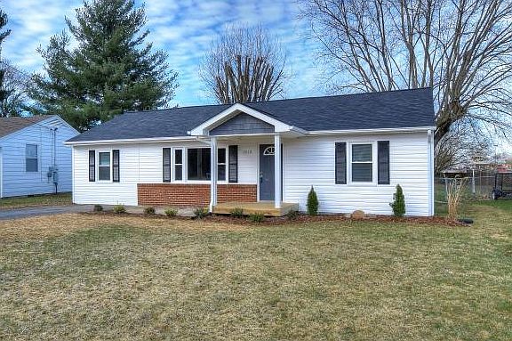 2nd image of 1010 Circle Dr