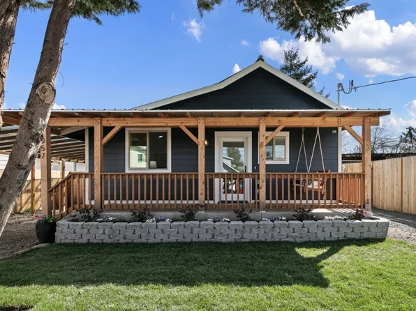 1057 E Madison Ave, Cottage Grove, OR 97424