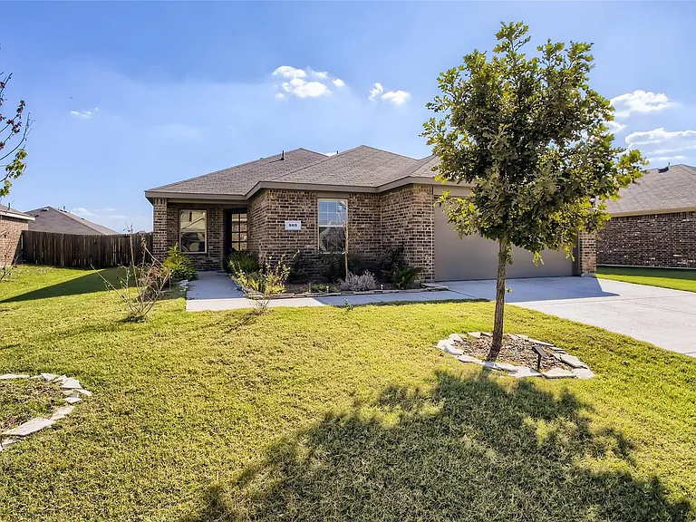 503 Hawthorn Dr — Photo 1