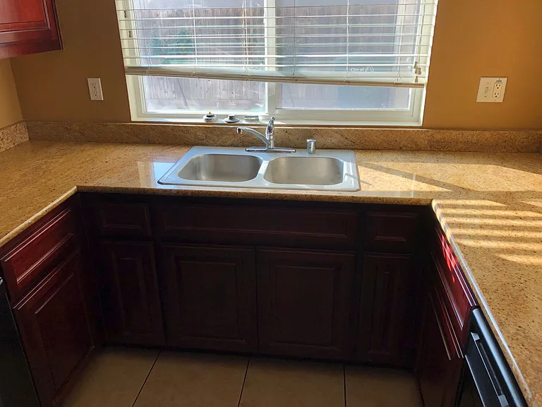 585 Hart Dr — Photo 8