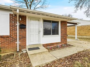 1742 Saddle Ridge Dr, Florissant, MO 63031
